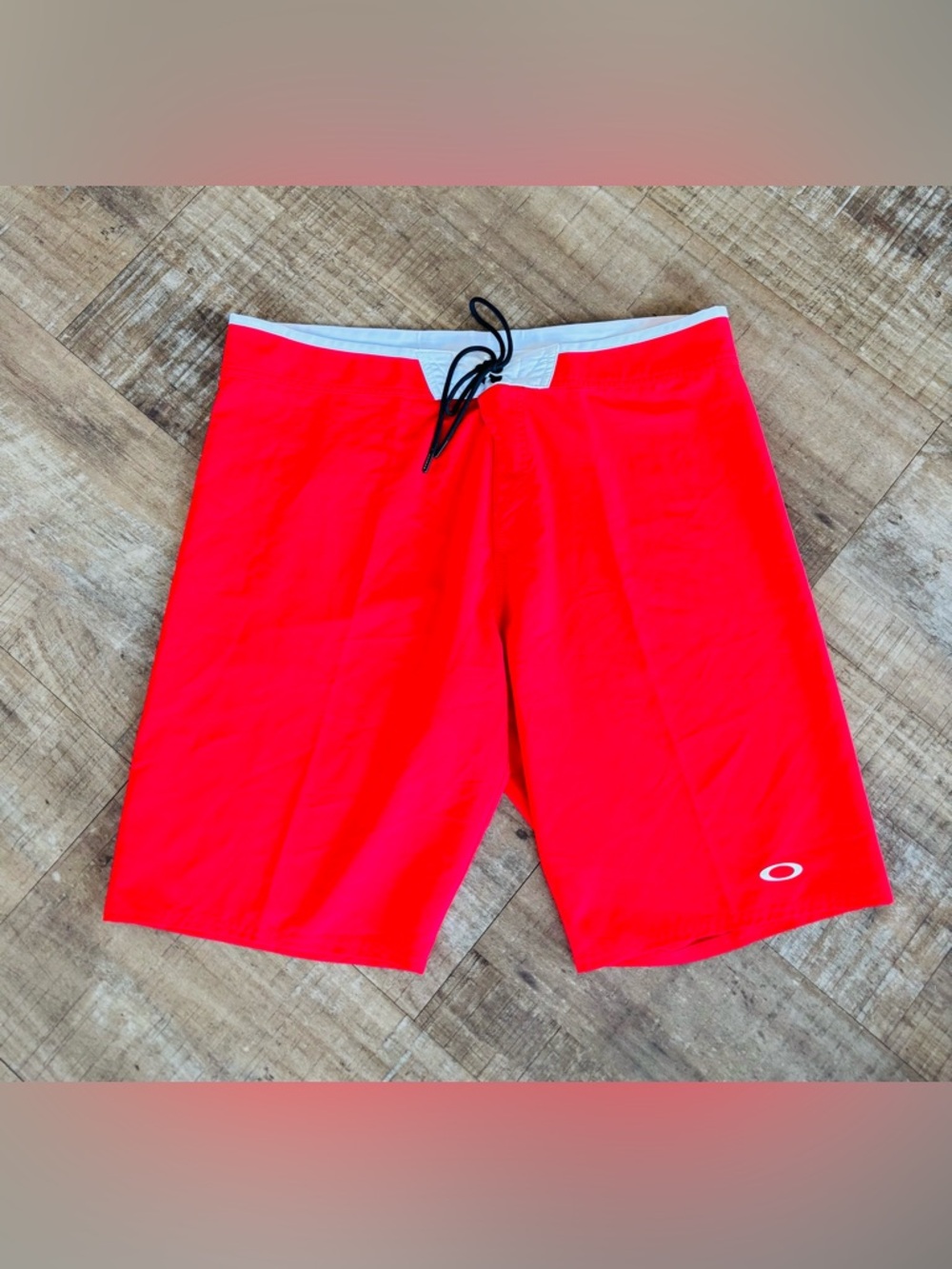 Men's Oakley Kana 21 2.0 boardshorts in red size 38
